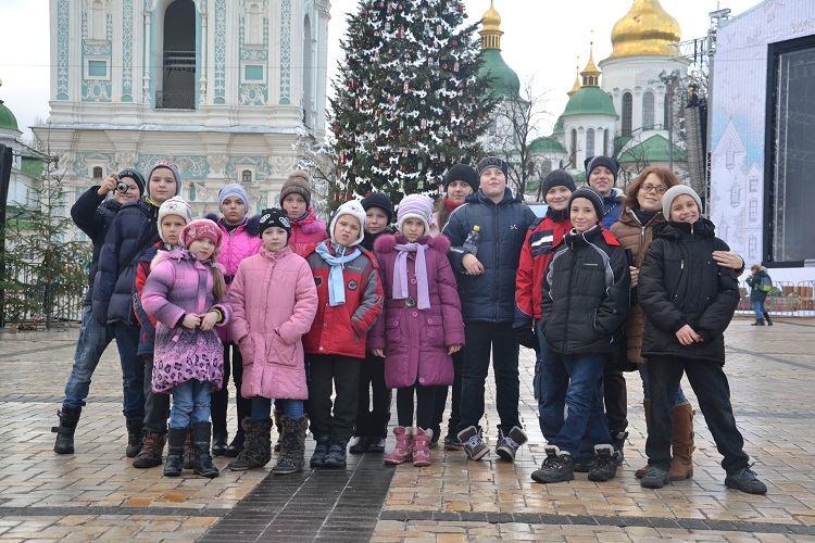 Подарим детям поездку в Киев