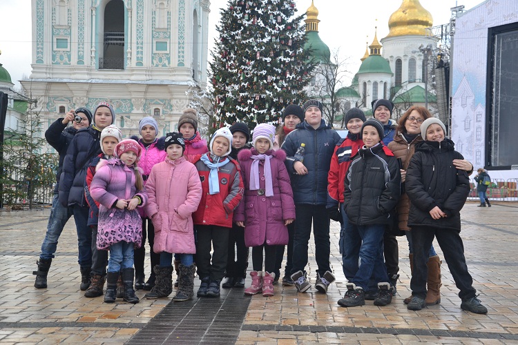 Подарим детям поездку в Киев