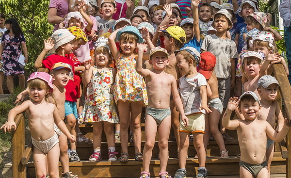 Children from Solnishko babies' orphanage