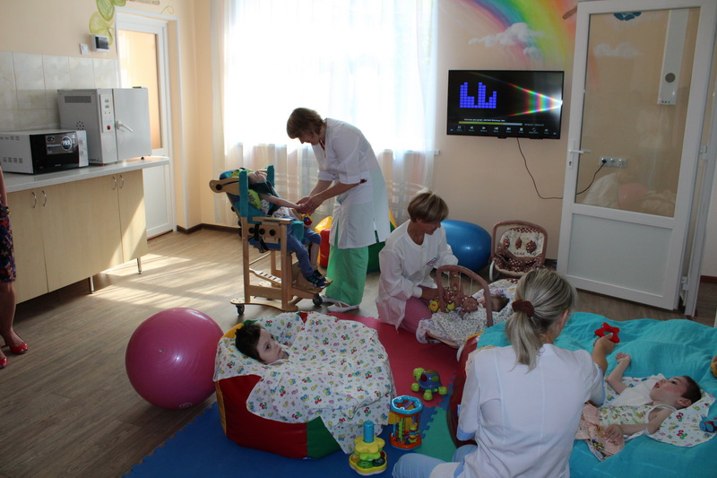 Children from Solnishko babies' orphanage