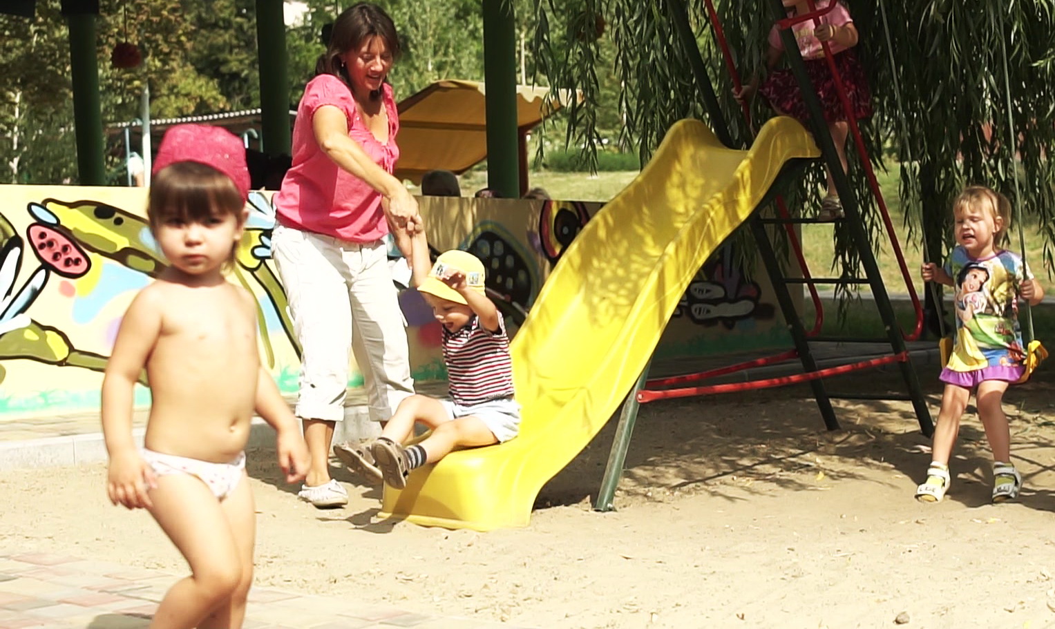 Children from Solnishko babies' orphanage