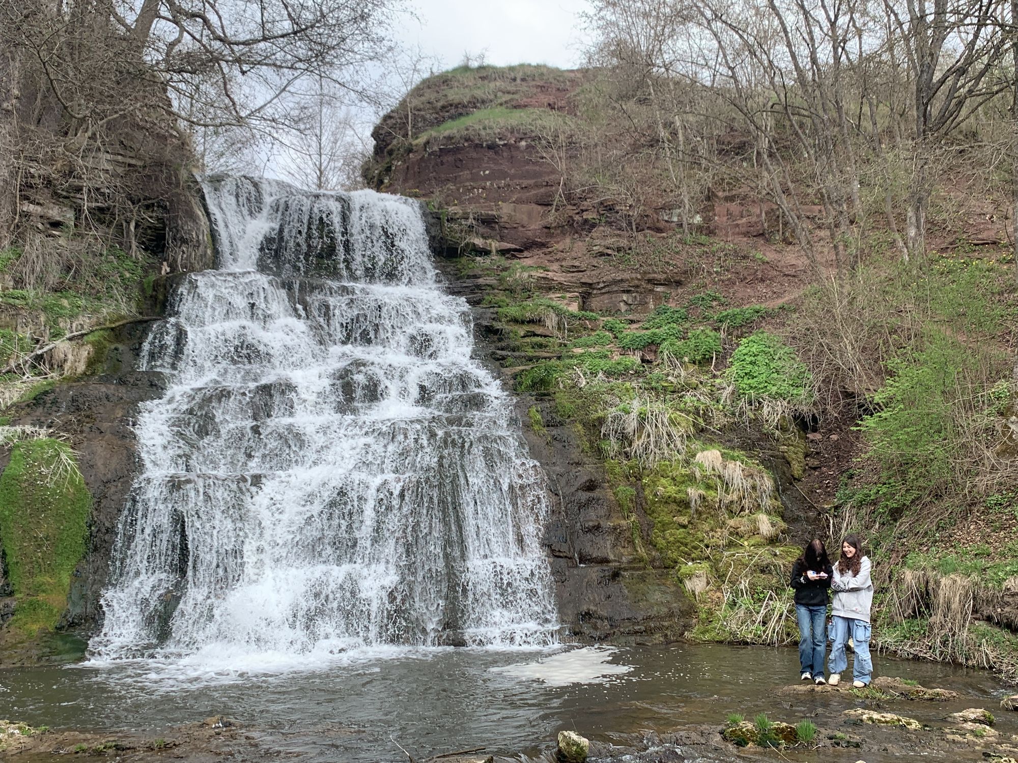 Reise zum Dschuryn-Wasserfall